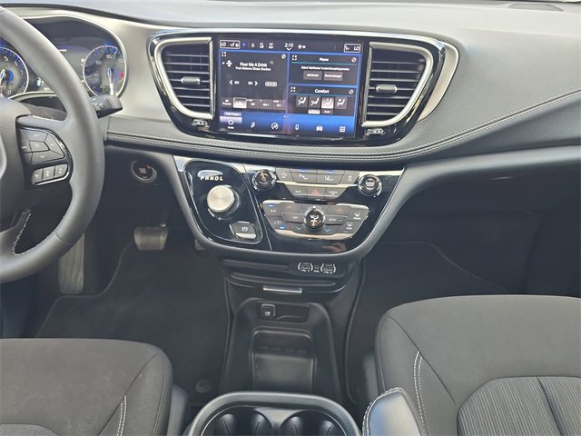 Certified 2024 Chrysler Pacifica Touring image 11