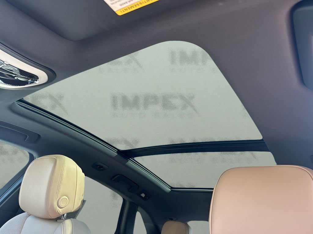 Used 2023 Porsche Macan Turbo image 12