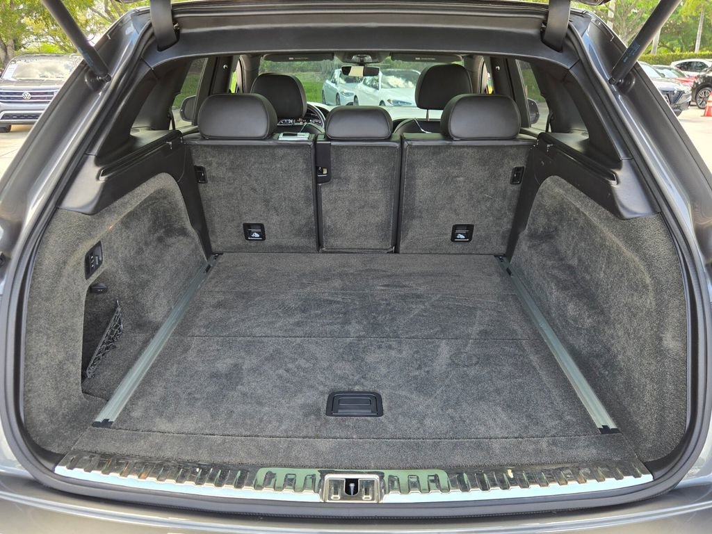 Used 2018 Bentley Bentayga image 16