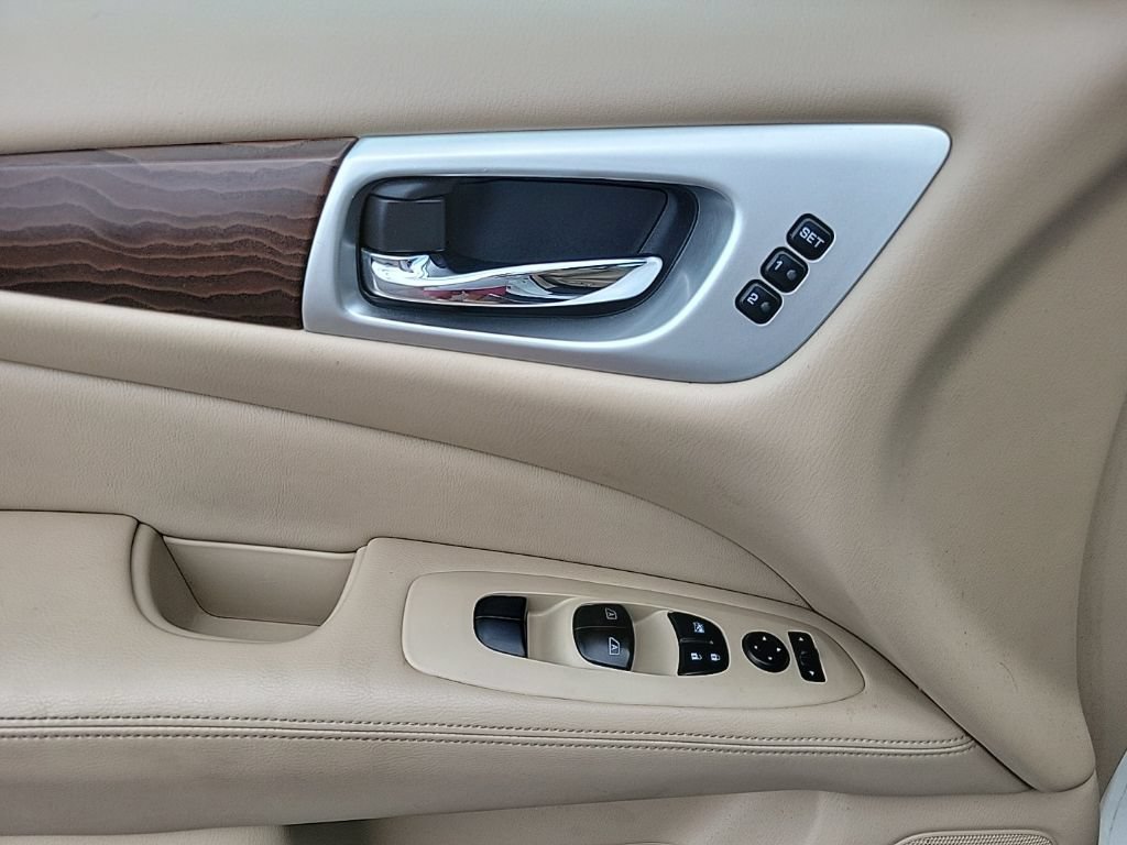 Used 2018 Nissan Pathfinder Platinum AWD/4WD image 14