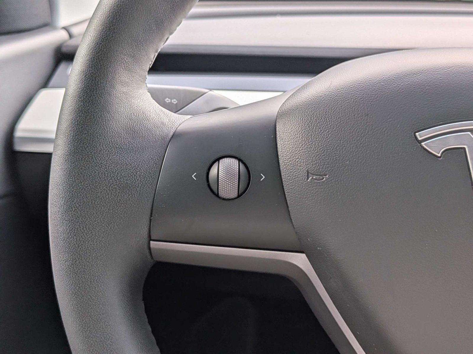 Used 2021 Tesla Model Y Long Range AWD/4WD image 23