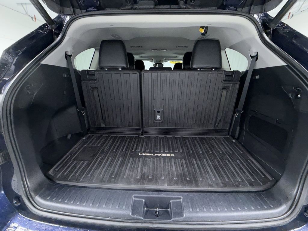 Used 2022 Toyota Highlander XLE image 16