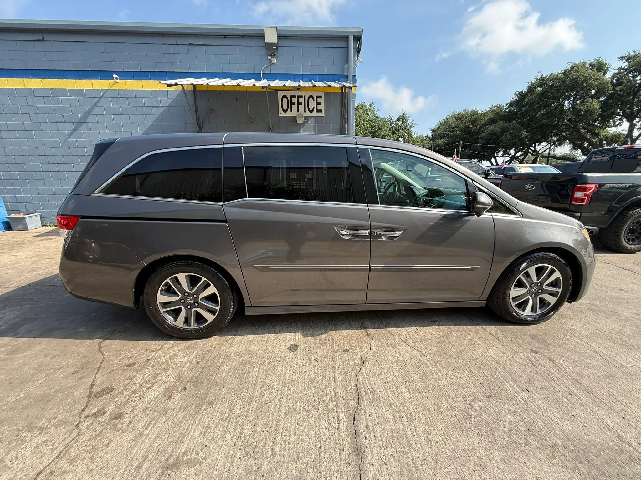 Used 2014 Honda Odyssey Touring image 8