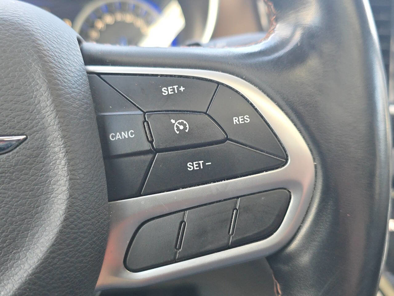 Used 2018 Chrysler Pacifica Touring-L Plus image 31