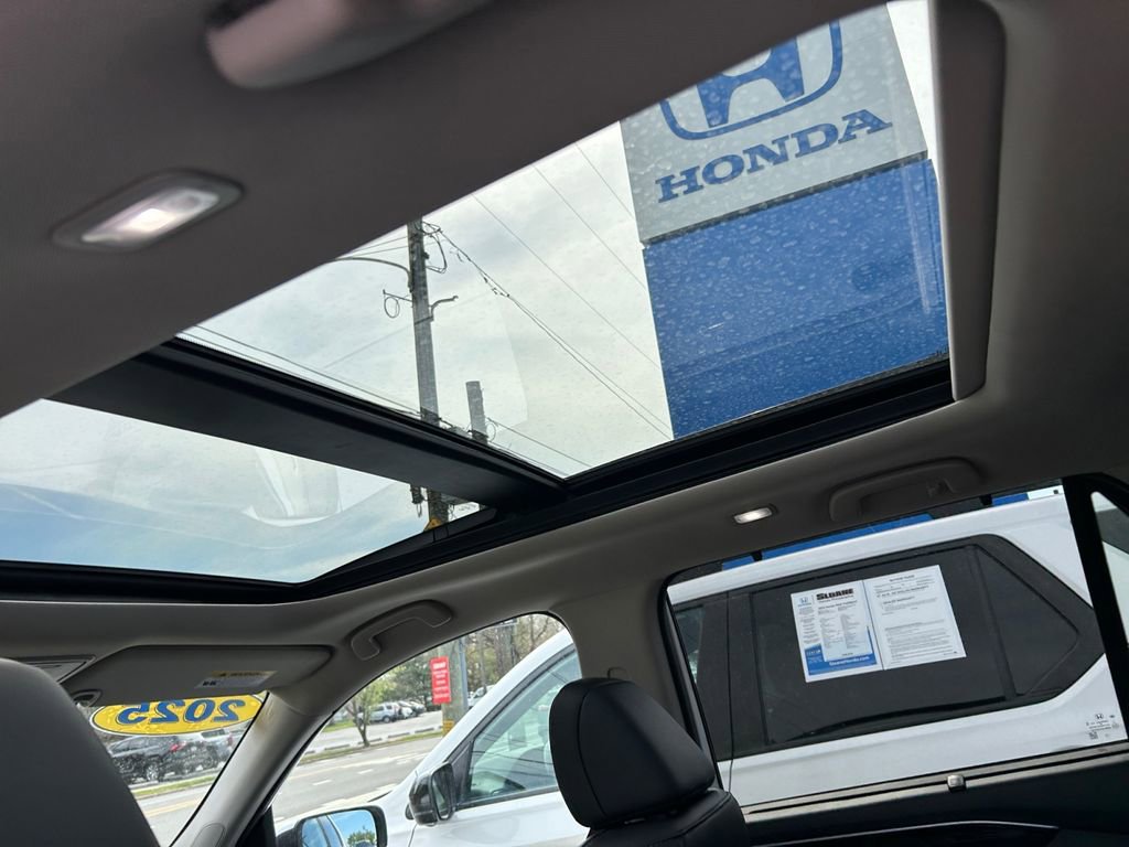 Used 2025 Honda Pilot Touring image 19