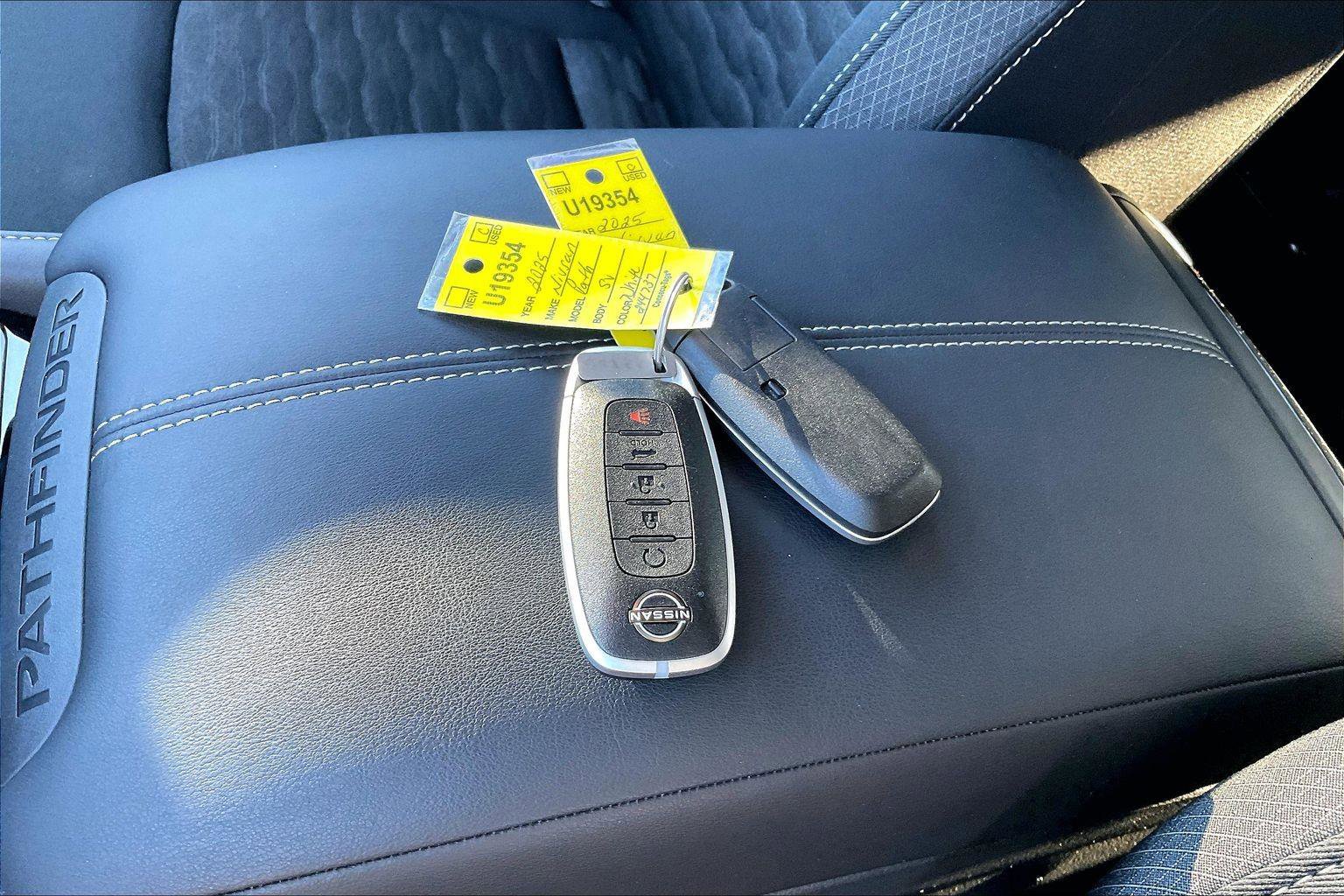 Used 2025 Nissan Pathfinder SV w/ SV Premium Package image 11