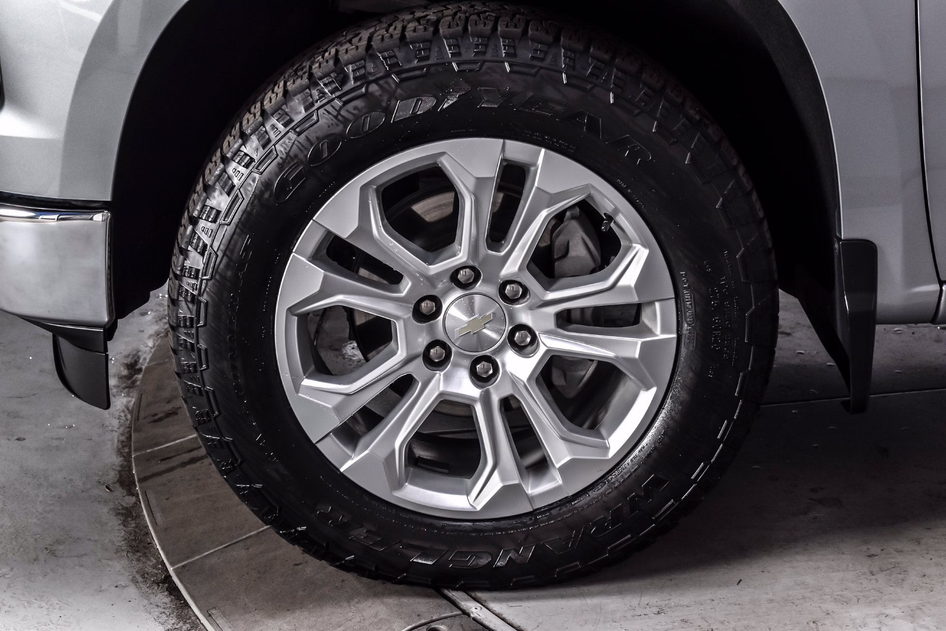 Used 2024 Chevrolet Silverado 1500 LTZ w/ LTZ Premium Package AWD/4WD image 9