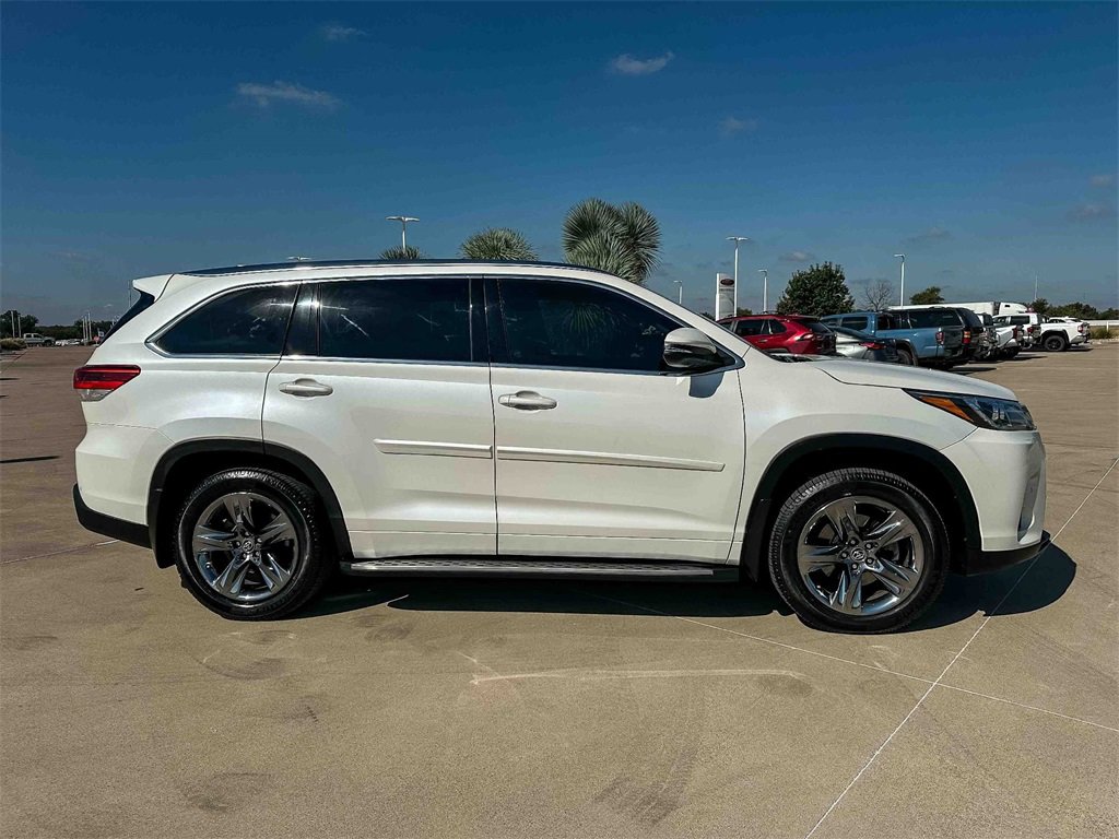 Used 2018 Toyota Highlander Limited Platinum image 2