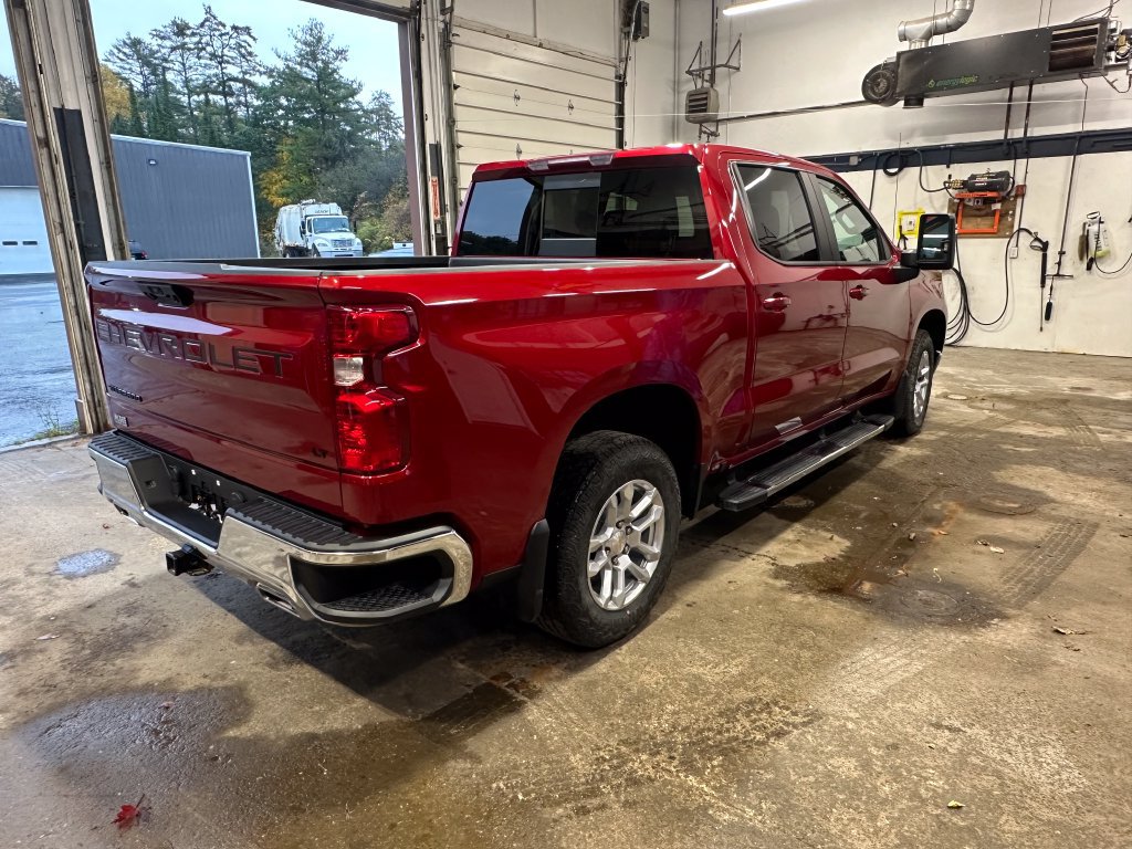 Used 2024 Chevrolet Silverado 1500 LT AWD/4WD image 5