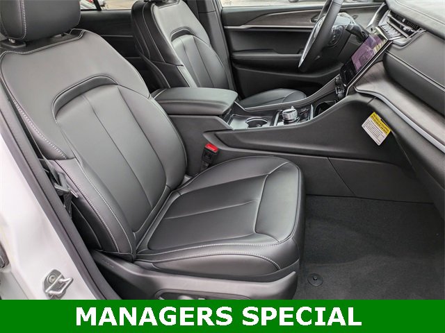 New 2025 Jeep Grand Cherokee Limited w/ Trailer Tow Package image 26