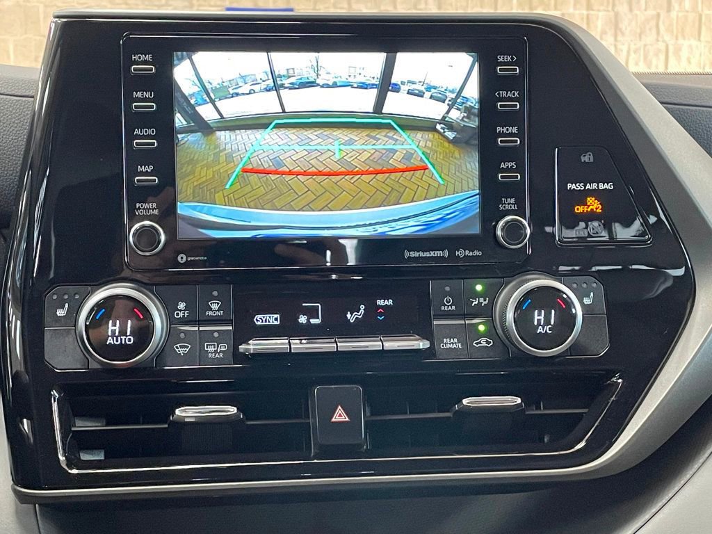Used 2022 Toyota Highlander XLE AWD/4WD image 27