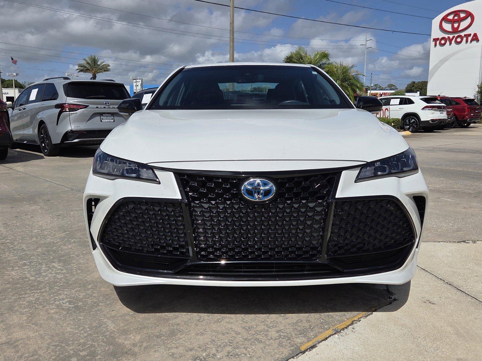 Certified 2022 Toyota Avalon XSE image 2