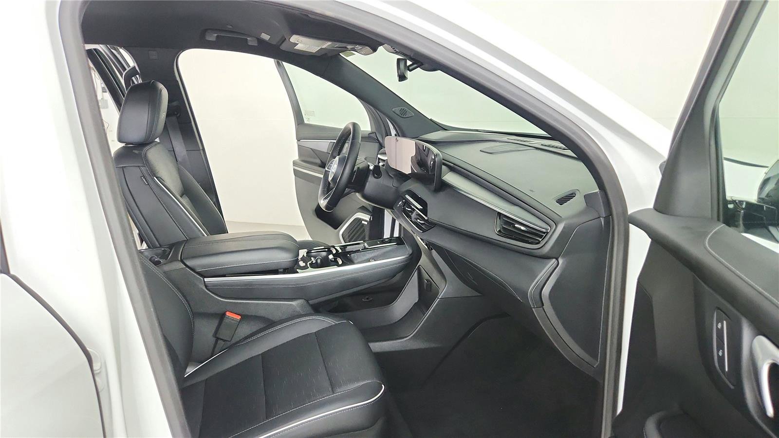 Used 2025 Buick Enclave Sport Touring image 21