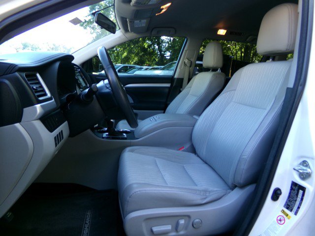 Used 2014 Toyota Highlander Plus AWD/4WD image 13