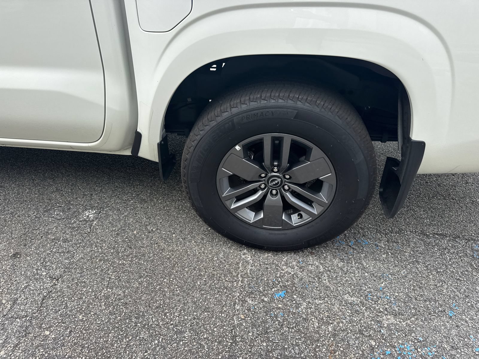 Used 2025 Nissan Frontier SV w/ Tow Package RWD image 18