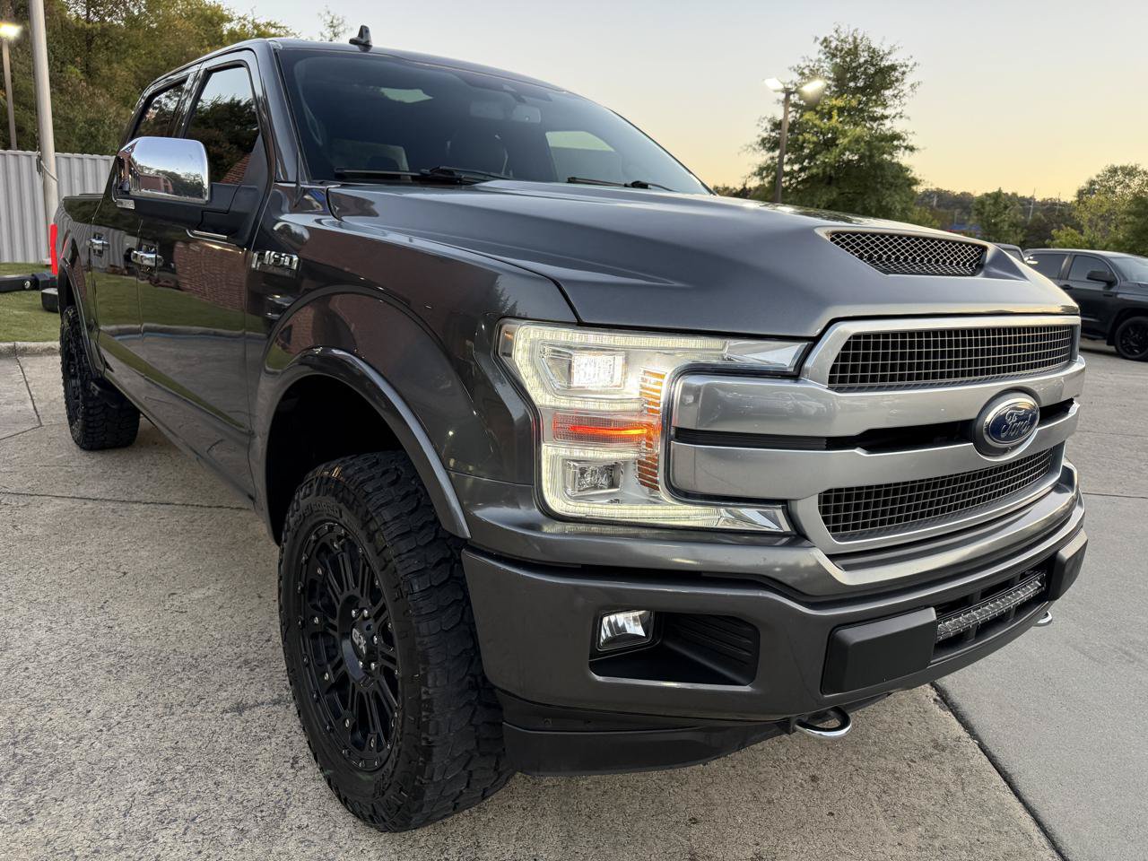 Used 2018 Ford F150 Platinum w/ Equipment Group 701A Luxury AWD/4WD image 9