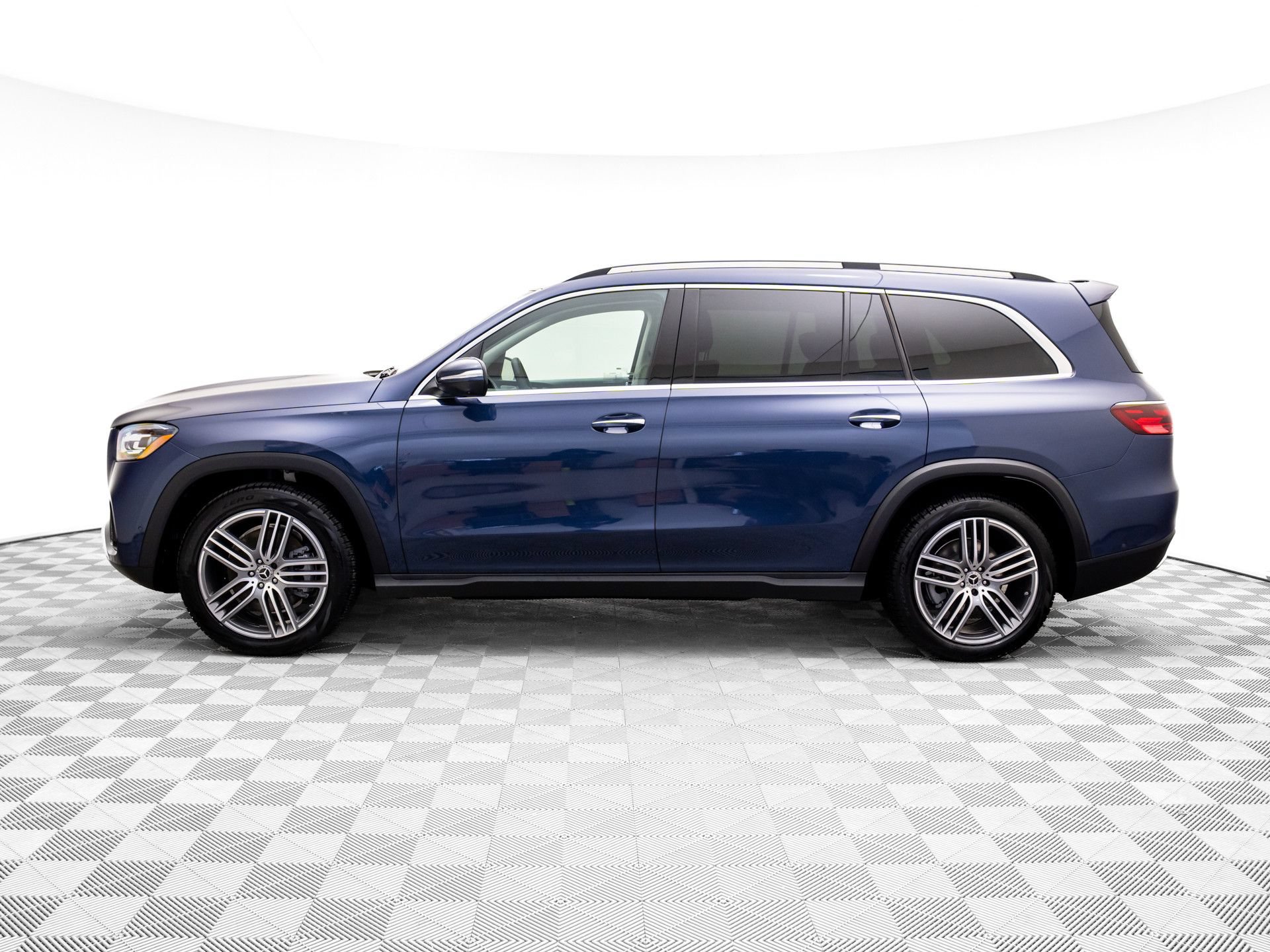 New 2026 Mercedes-Benz GLS 450 4MATIC image 2
