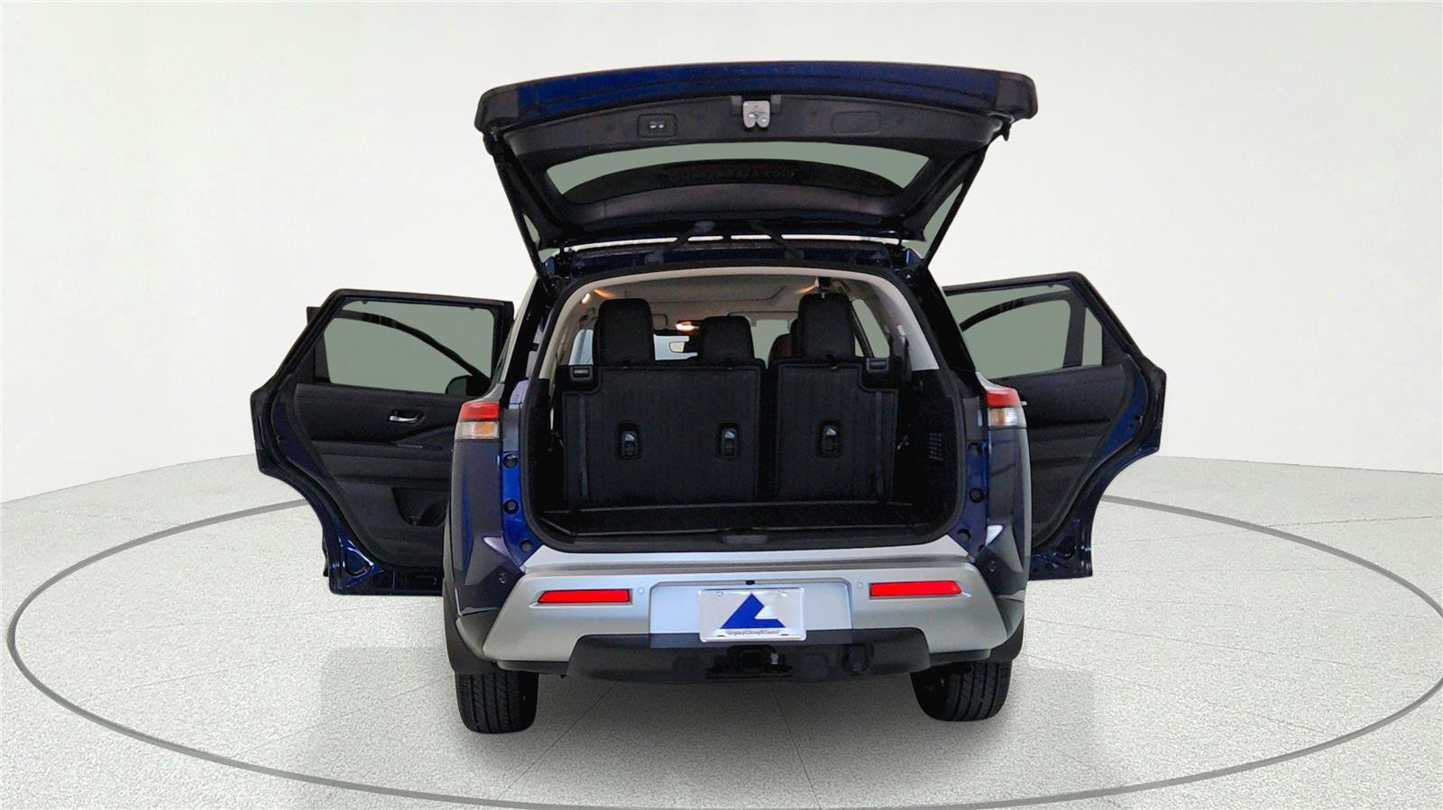 Used 2024 Nissan Pathfinder Platinum w/ Cargo Package FWD image 7