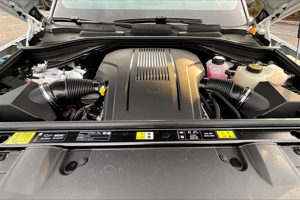 New 2025 Land Rover Range Rover SE image 11