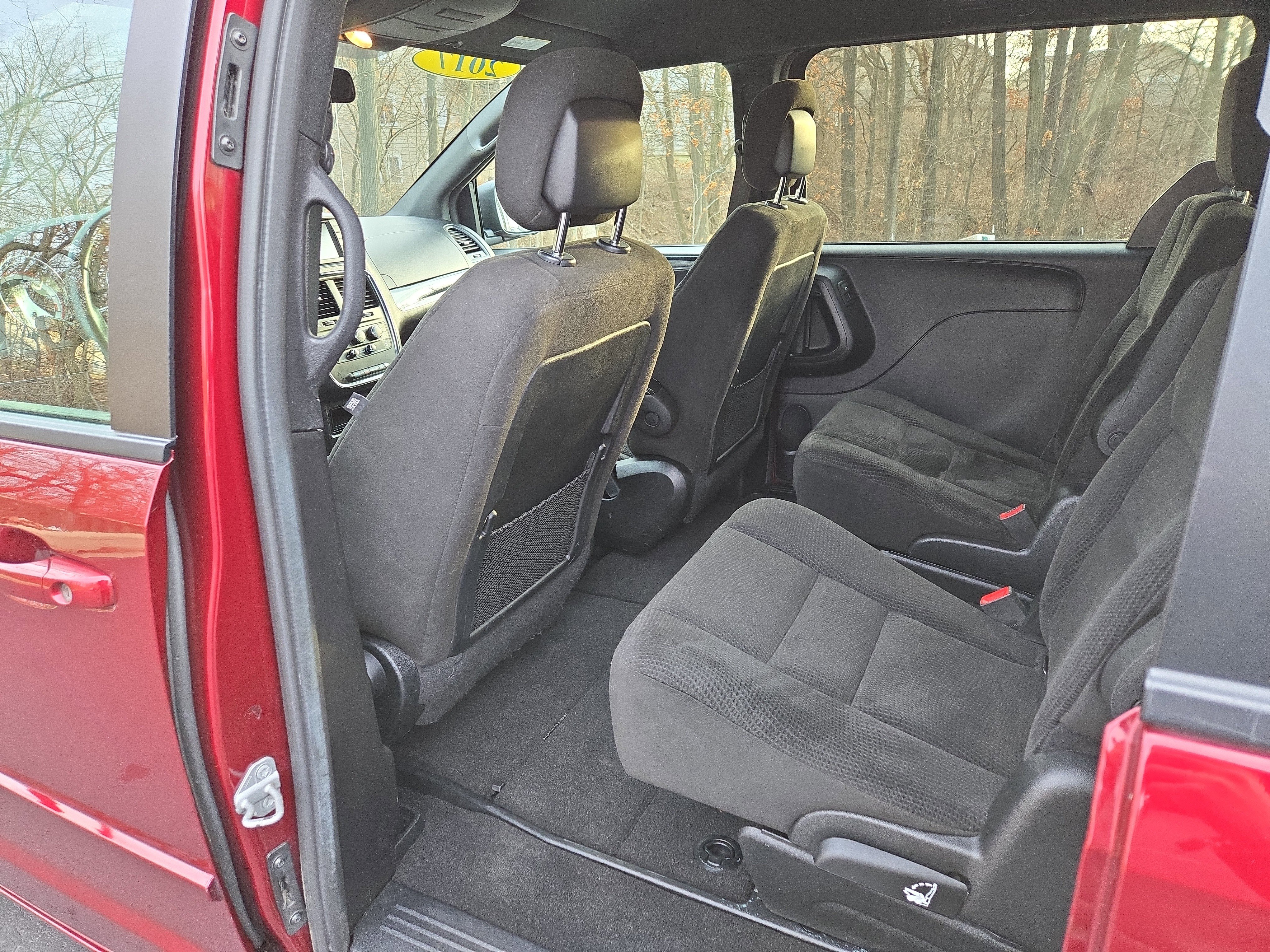 Used 2017 Dodge Grand Caravan SE image 23