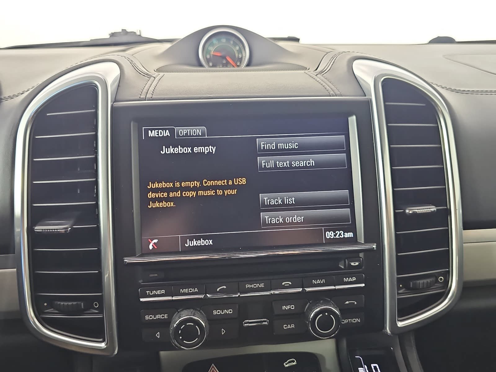 Used 2015 Porsche Cayenne Turbo AWD/4WD image 19
