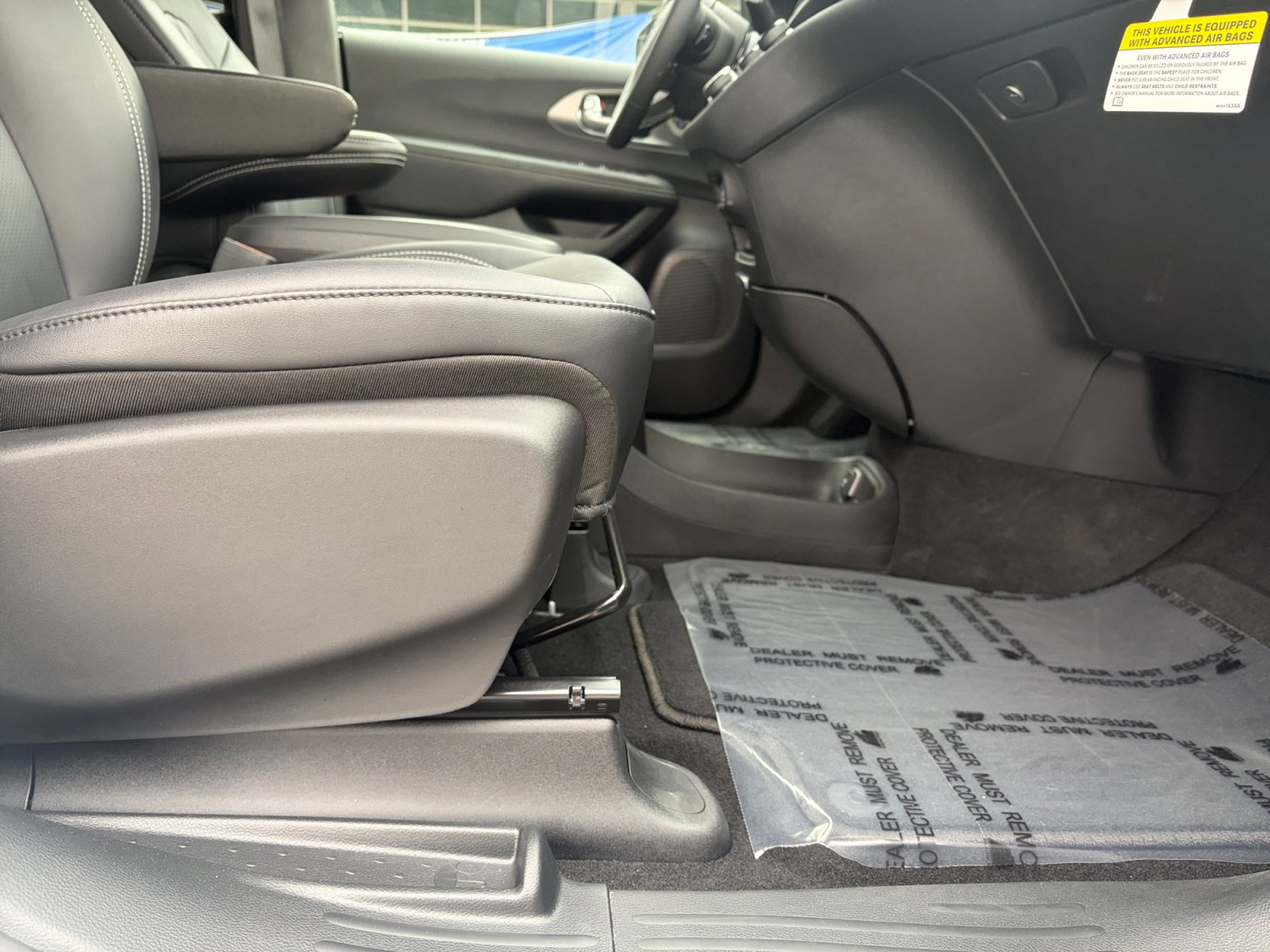 Used 2025 Chrysler Pacifica Select image 31