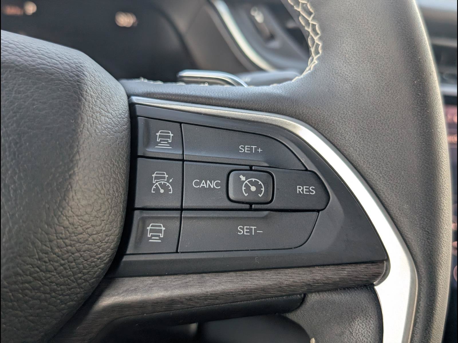 Used 2024 Jeep Grand Cherokee L Limited AWD/4WD image 18