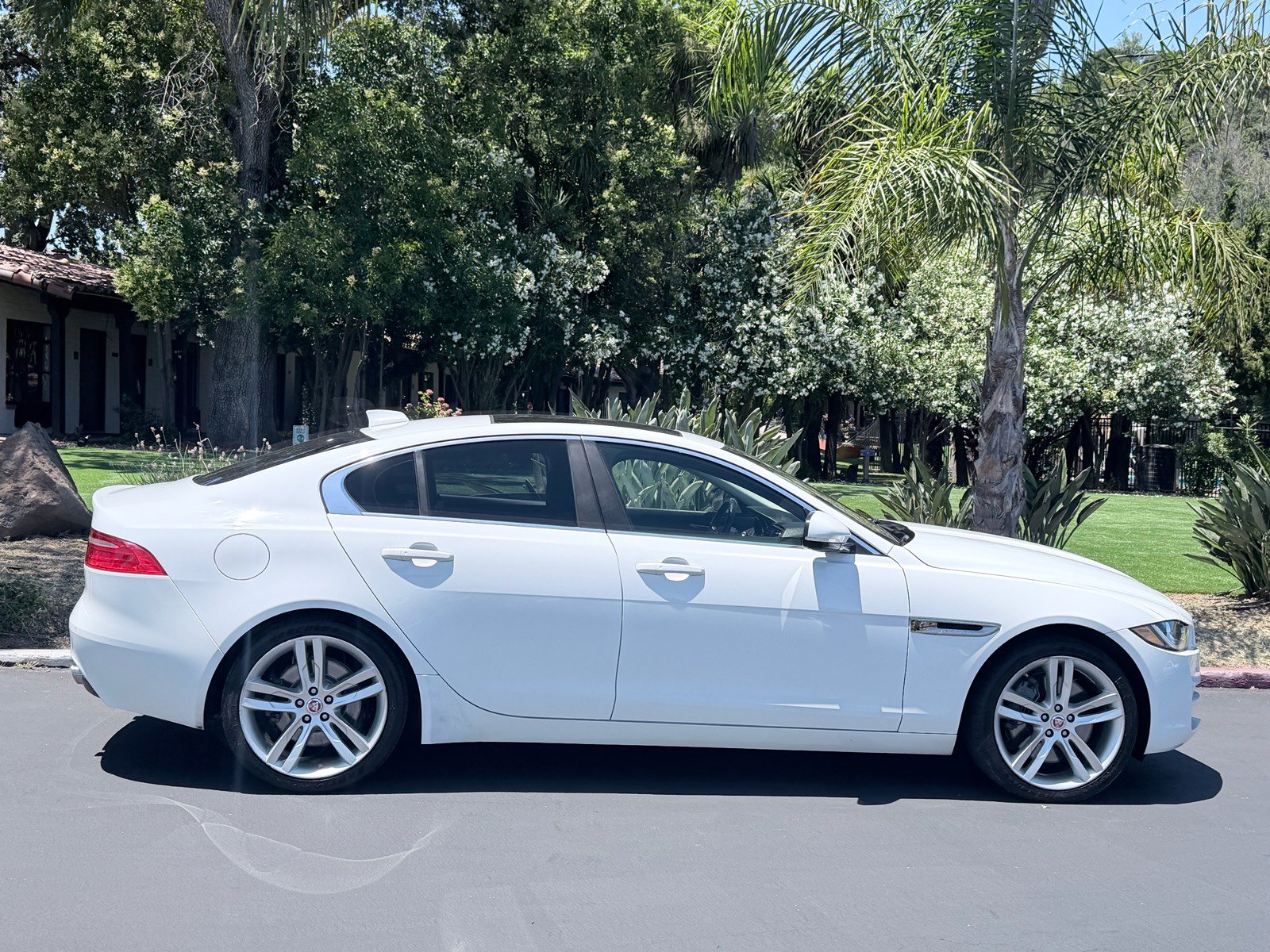 Used 2017 Jaguar XE Prestige AWD/4WD image 5