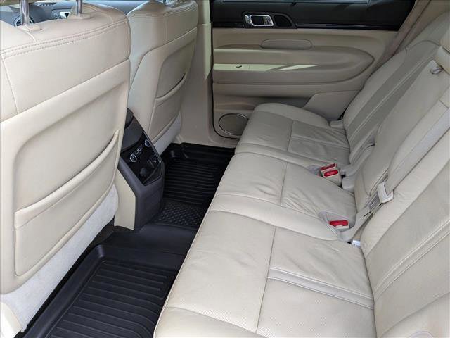 Used 2013 Lincoln MKT AWD image 21