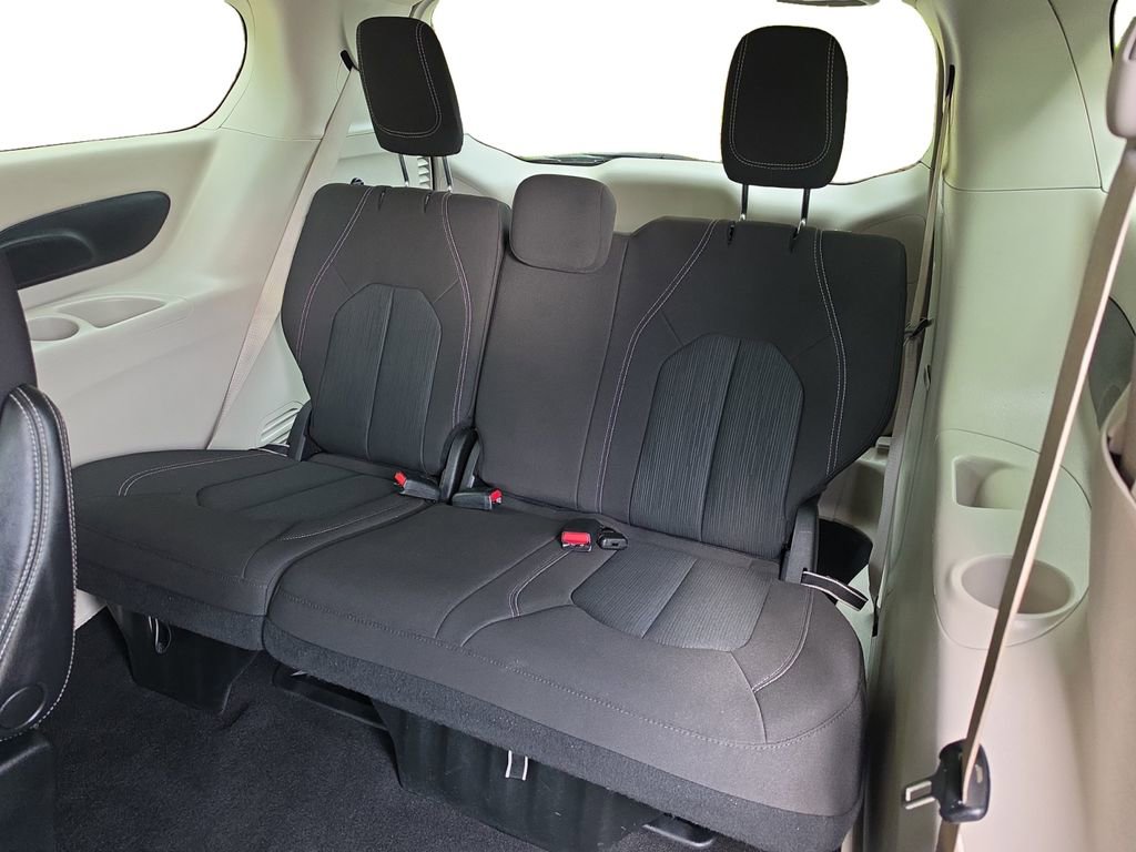 Used 2022 Chrysler Voyager LX FWD image 14