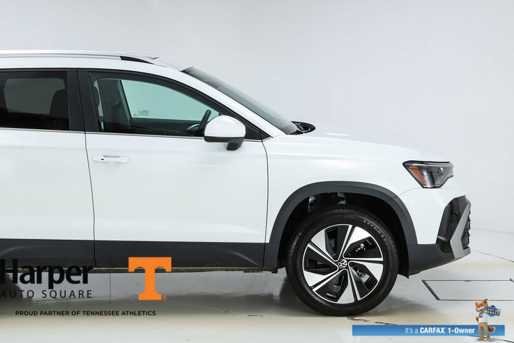 Used 2025 Volkswagen Taos SE w/ Panoramic Sunroof Package AWD/4WD image 12