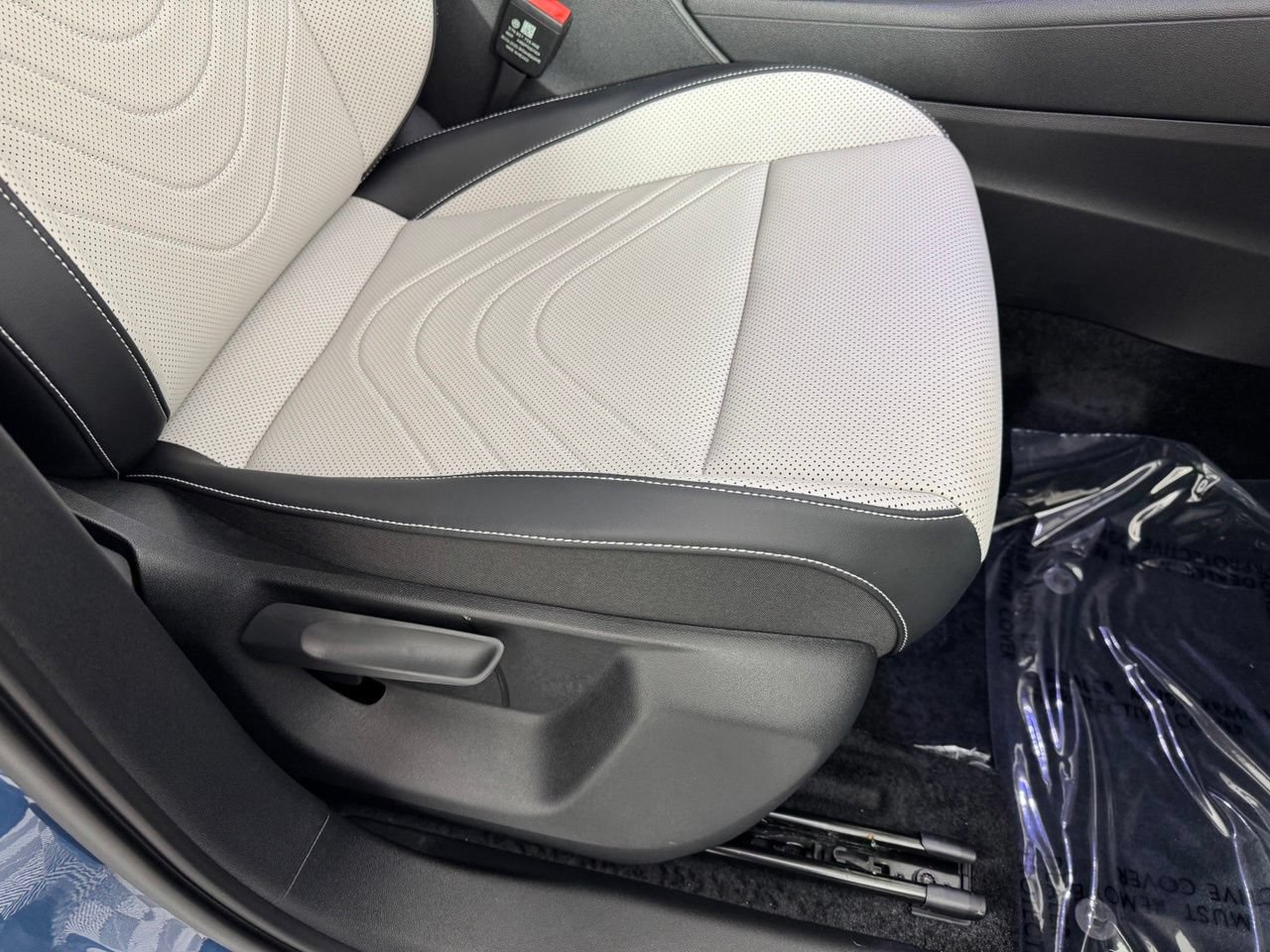 Used 2025 Volkswagen Tiguan SE w/ Panoramic Sunroof Package AWD/4WD image 42