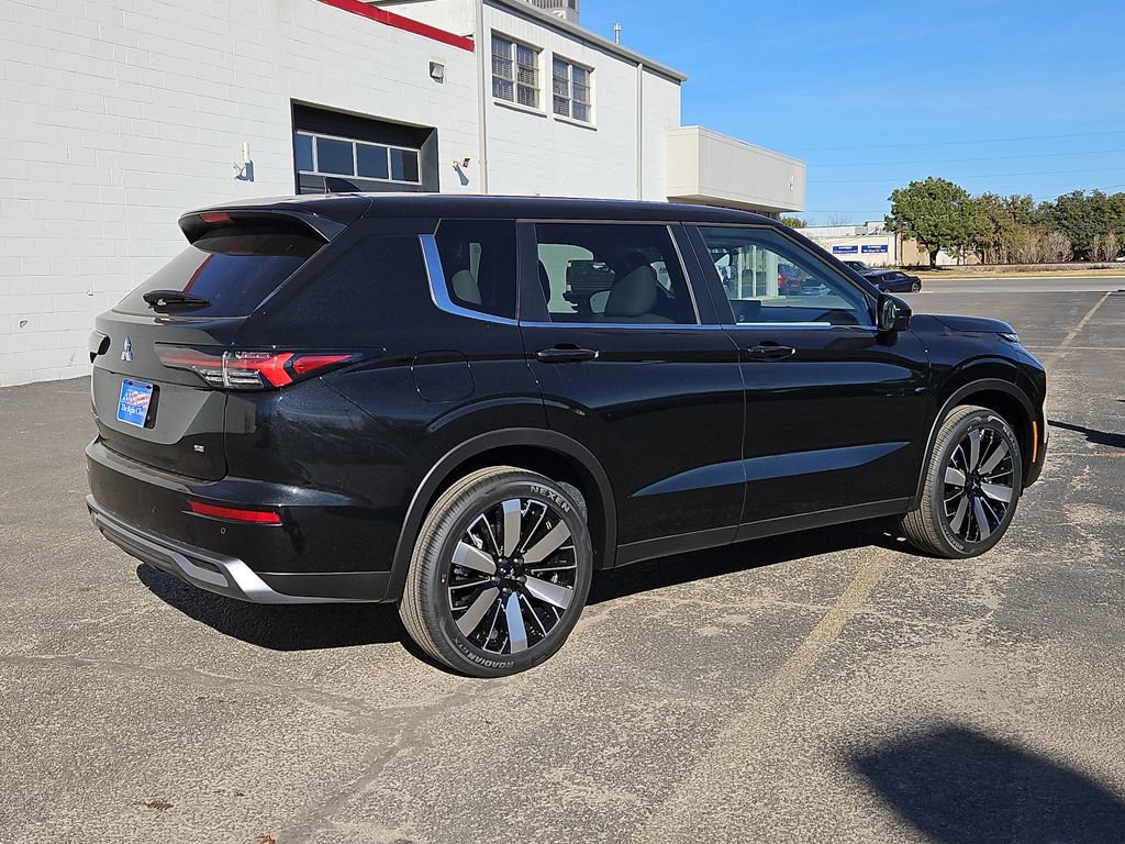 New 2026 Mitsubishi Outlander SE FWD image 13