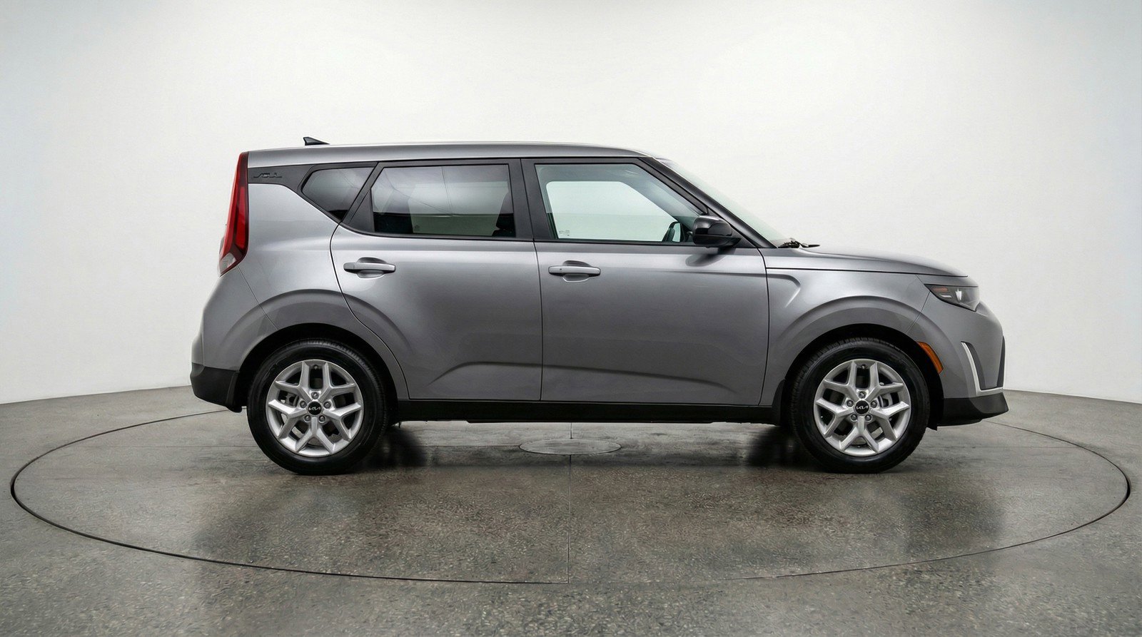 Used 2025 Kia Soul LX w/ LX Technology Package FWD image 11