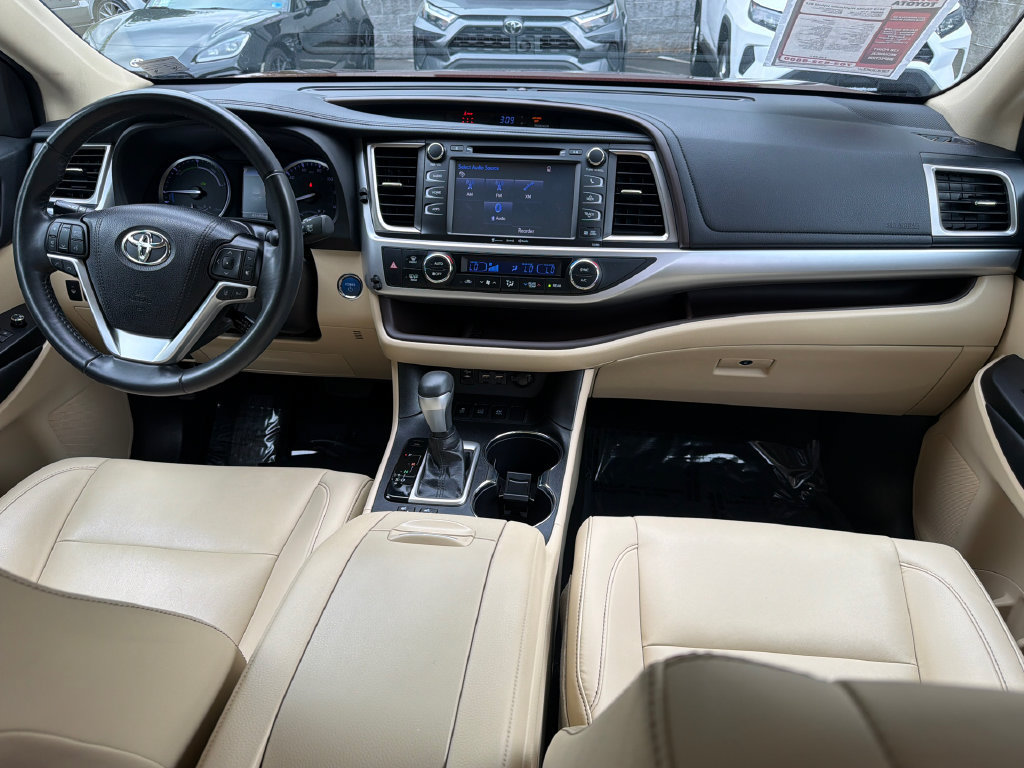 Used 2019 Toyota Highlander XLE AWD/4WD image 18