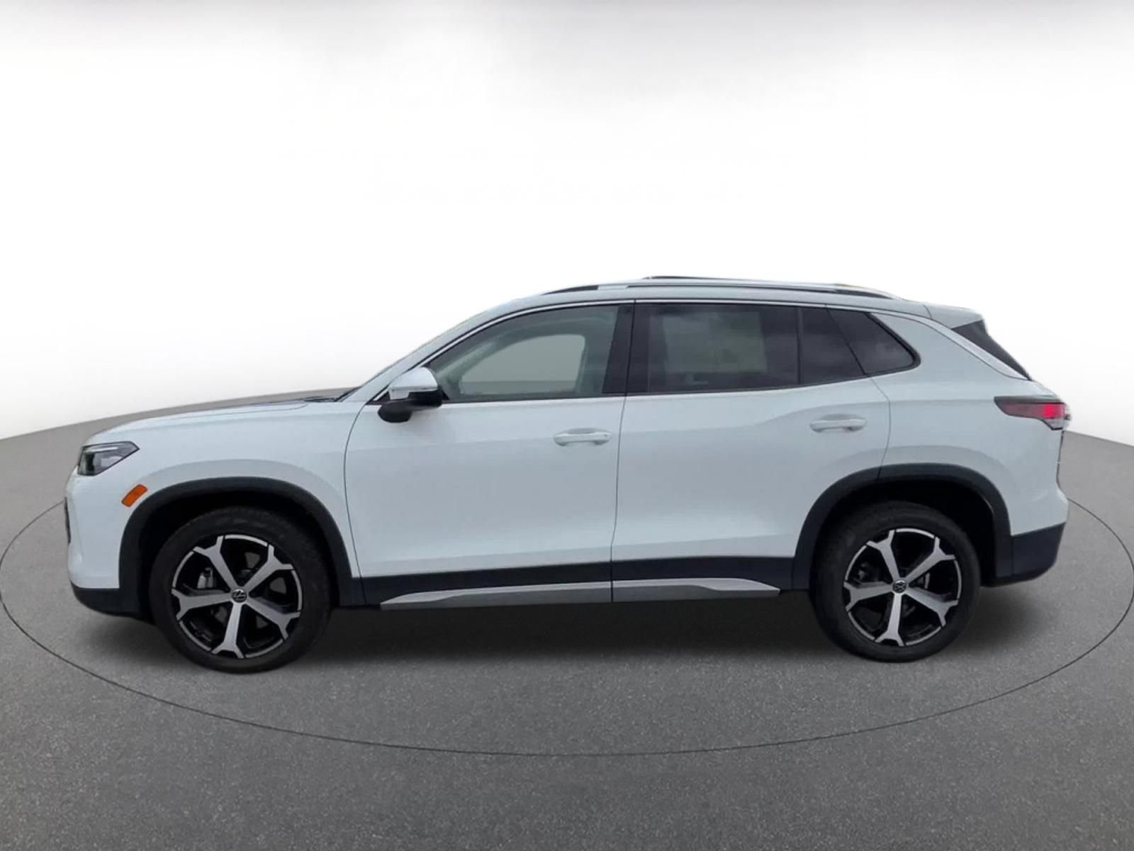 Used 2026 Volkswagen Tiguan SE AWD/4WD image 9
