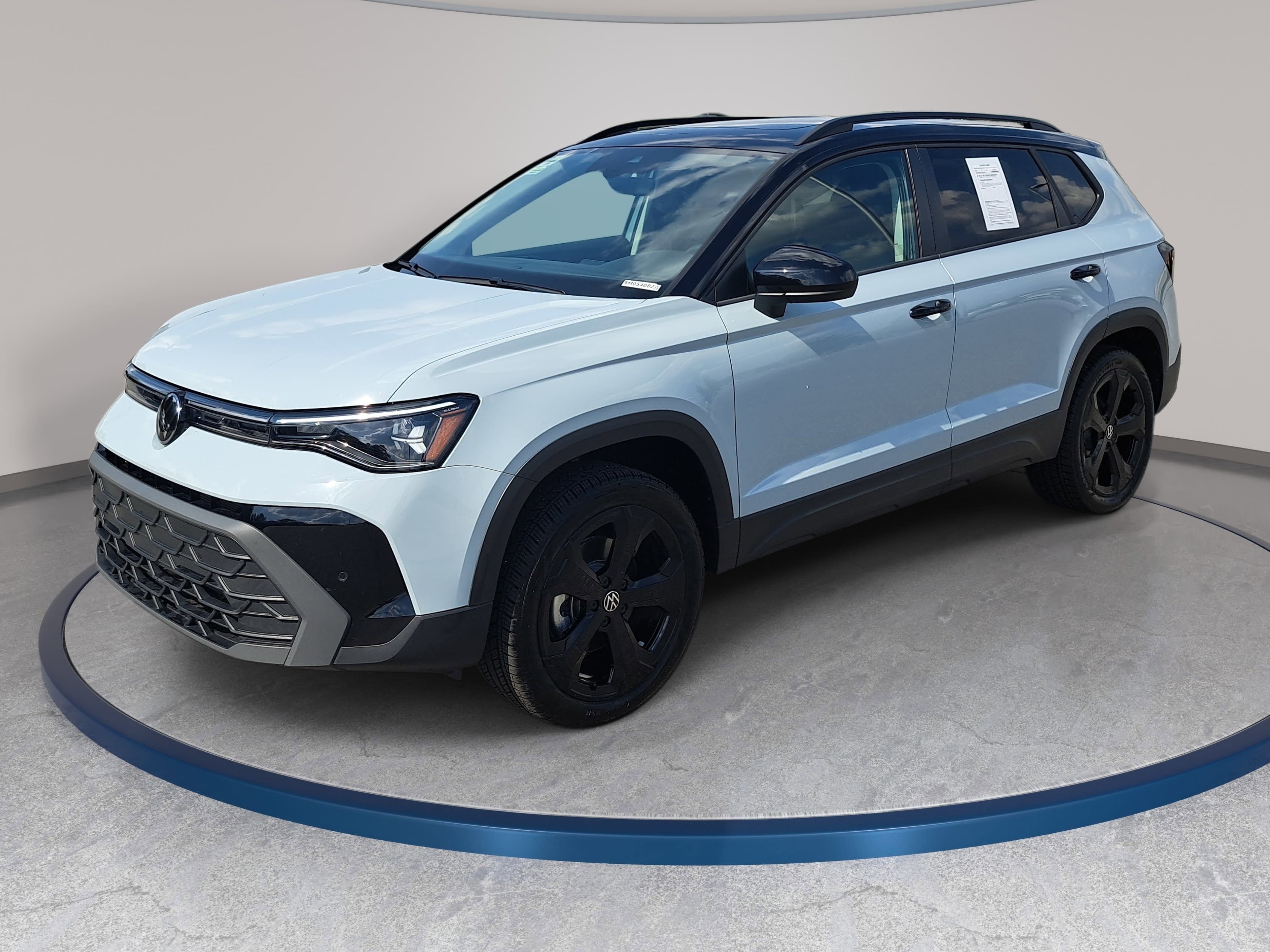 Used 2025 Volkswagen Taos SE AWD/4WD image 1