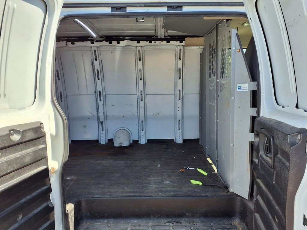 Used 2018 Chevrolet Express 3500 Extended w/ Driver Convenience Package RWD image 9