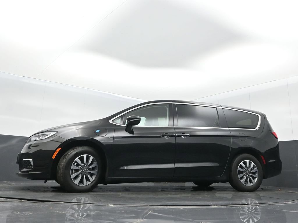 Certified 2024 Chrysler Pacifica Select image 31