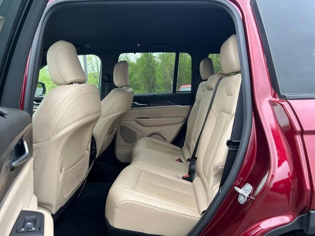 Used 2023 Jeep Grand Cherokee Limited w/ Luxury Tech Group II AWD/4WD image 19