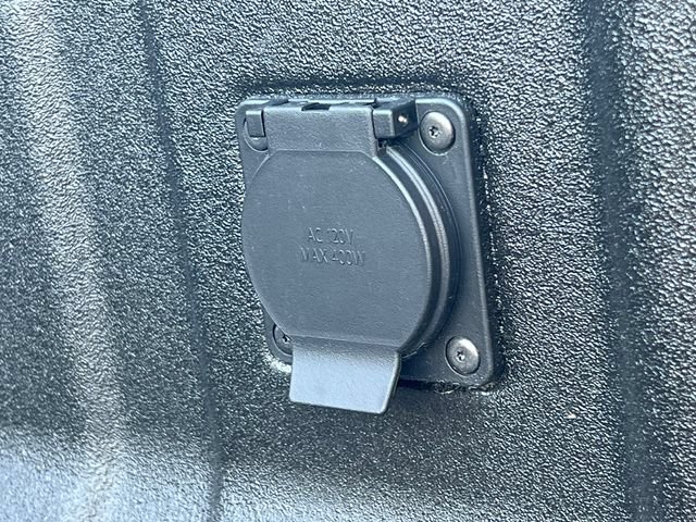 New 2026 Chevrolet Colorado ZR2 w/ Technology Package AWD/4WD image 10