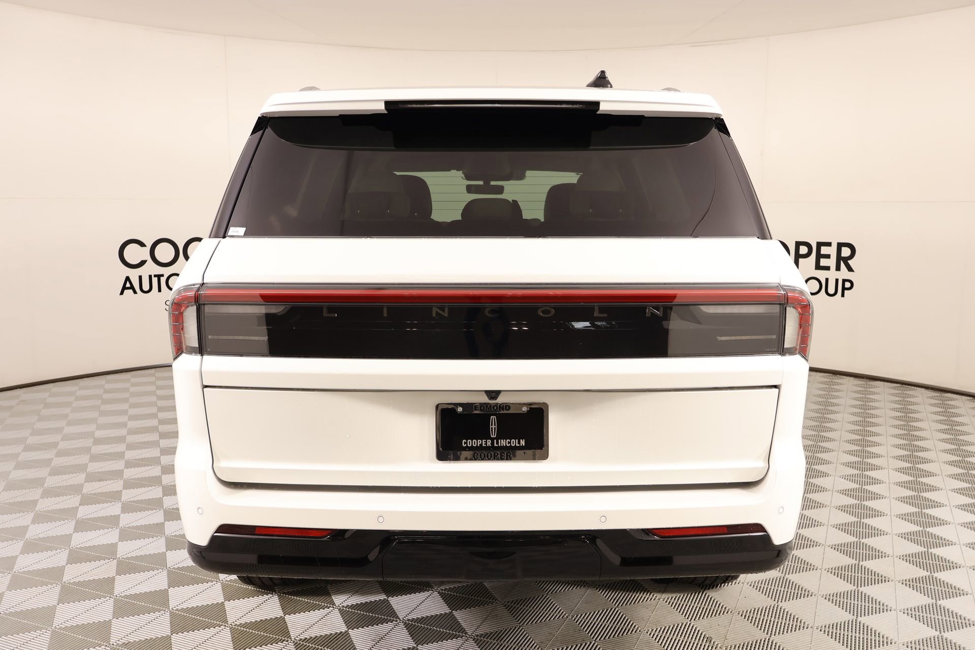 New 2026 Lincoln Navigator Premiere image 22
