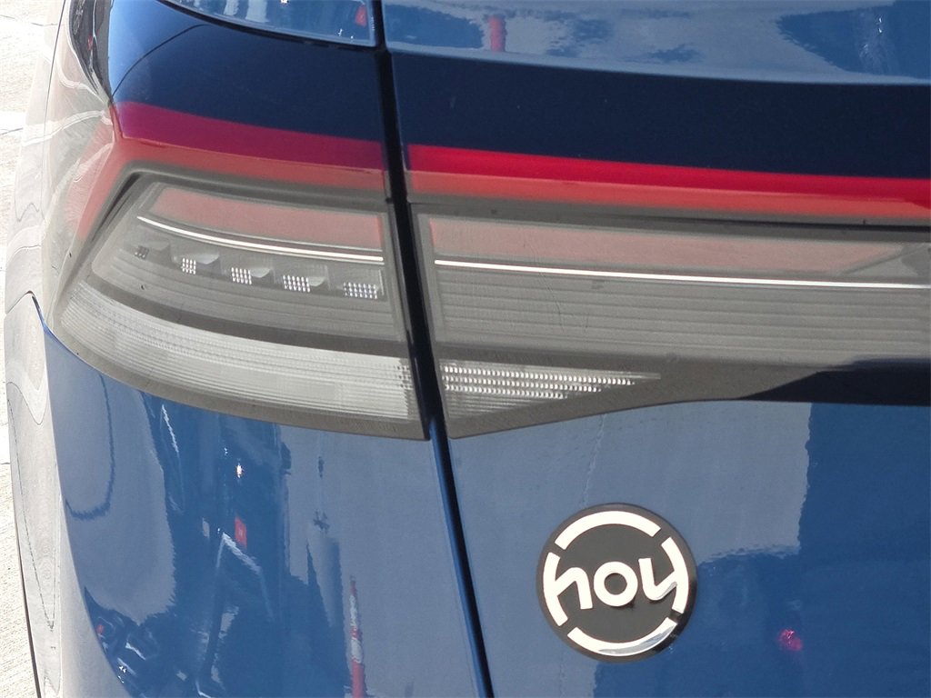 New 2026 Volkswagen Taos SE image 9