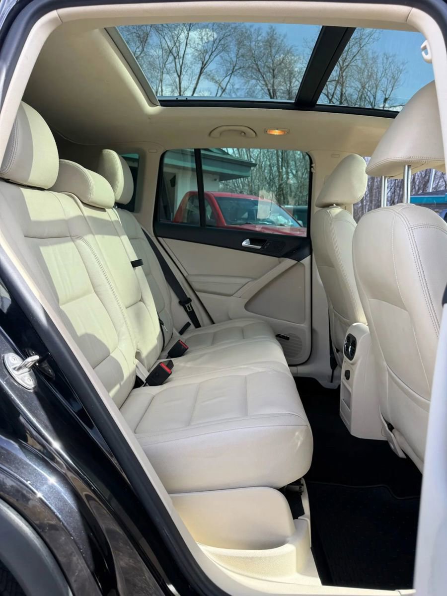 Used 2017 Volkswagen Tiguan SEL image 18