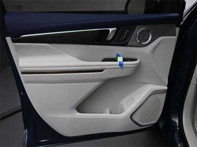 Certified 2025 Buick Enclave Avenir image 12