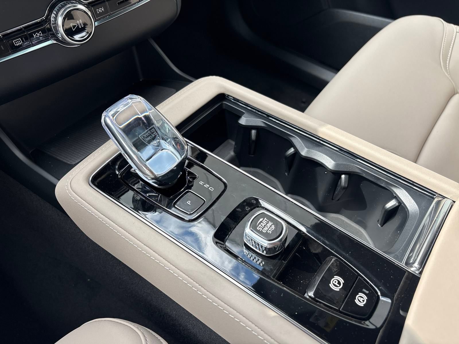 New 2026 Volvo XC90 B6 Plus w/ Protection Package Premier image 28