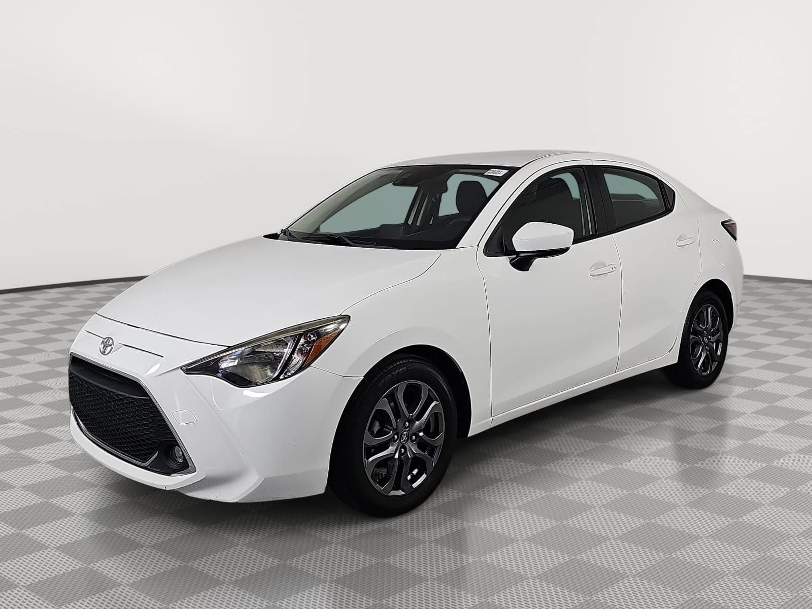 Used 2019 Toyota Yaris LE FWD image 4