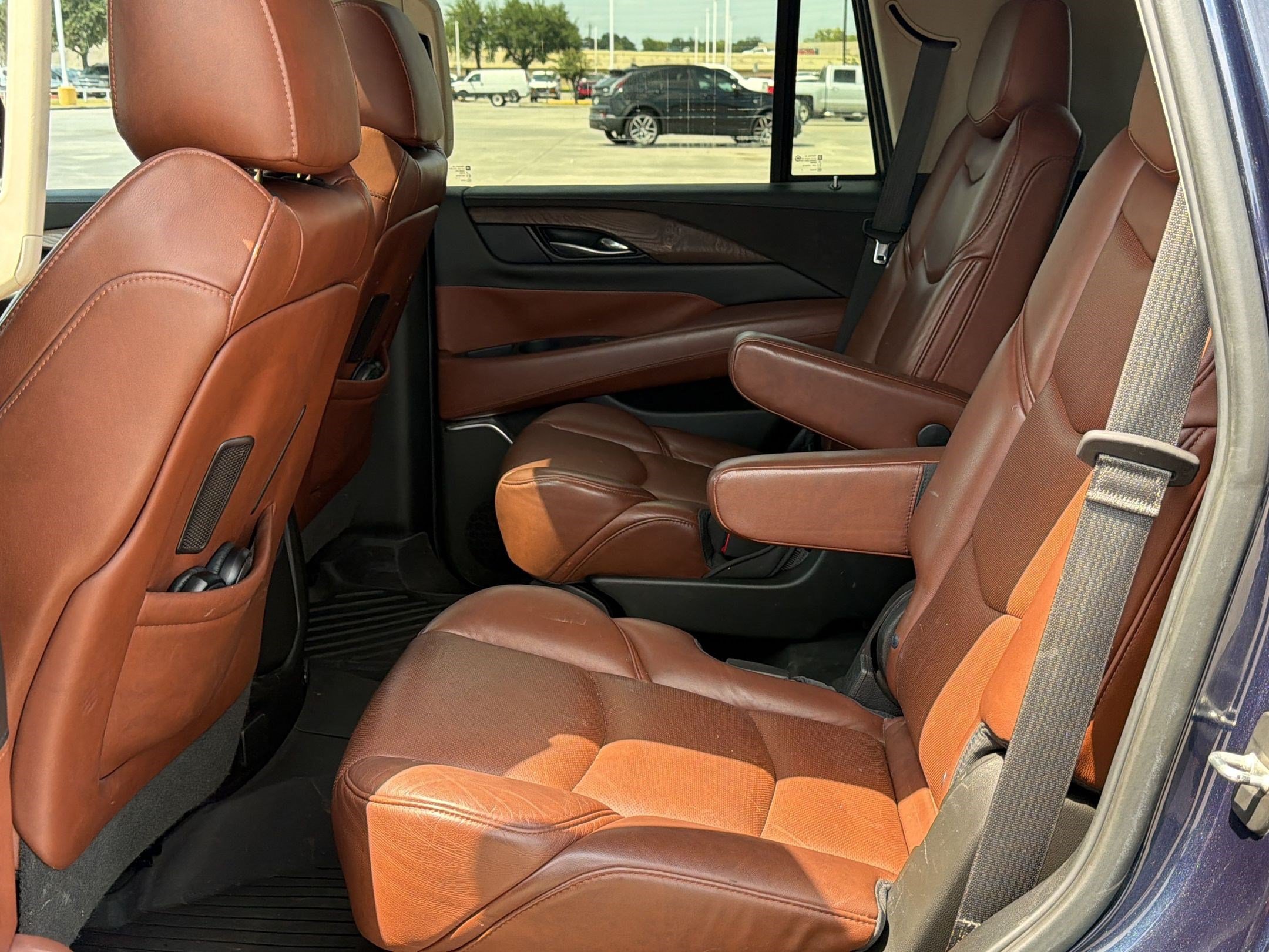 Used 2018 Cadillac Escalade Premium Luxury RWD image 22