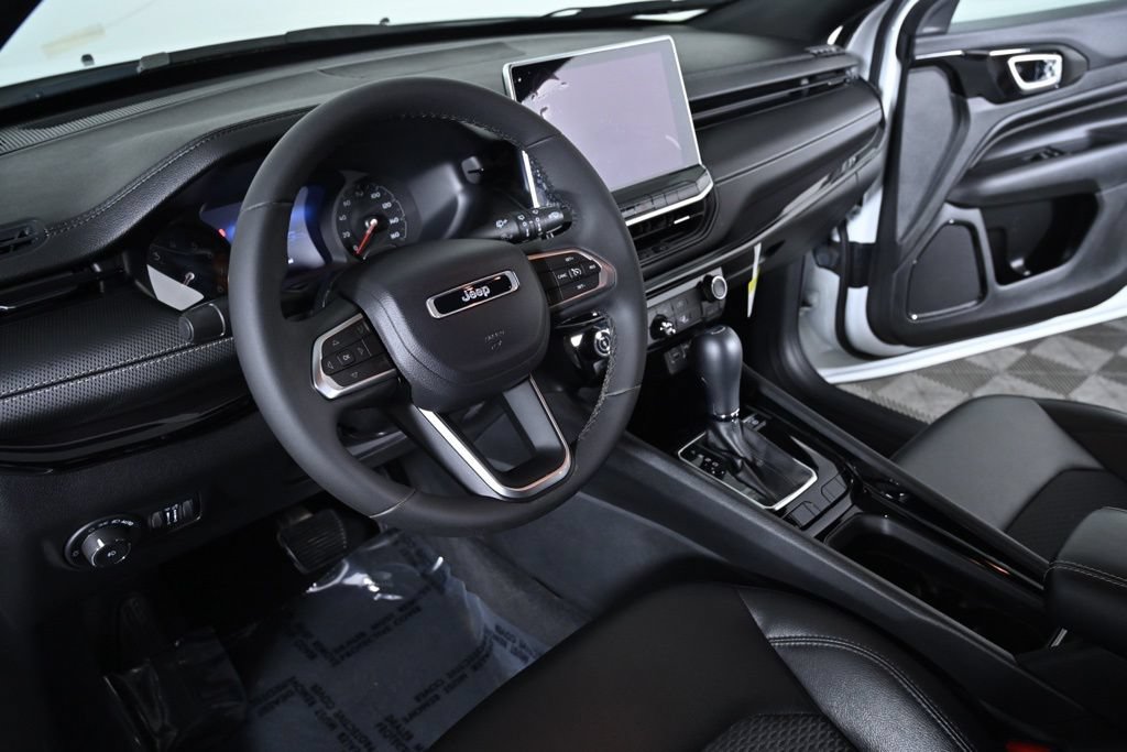 Used 2022 Jeep Compass Latitude FWD image 11