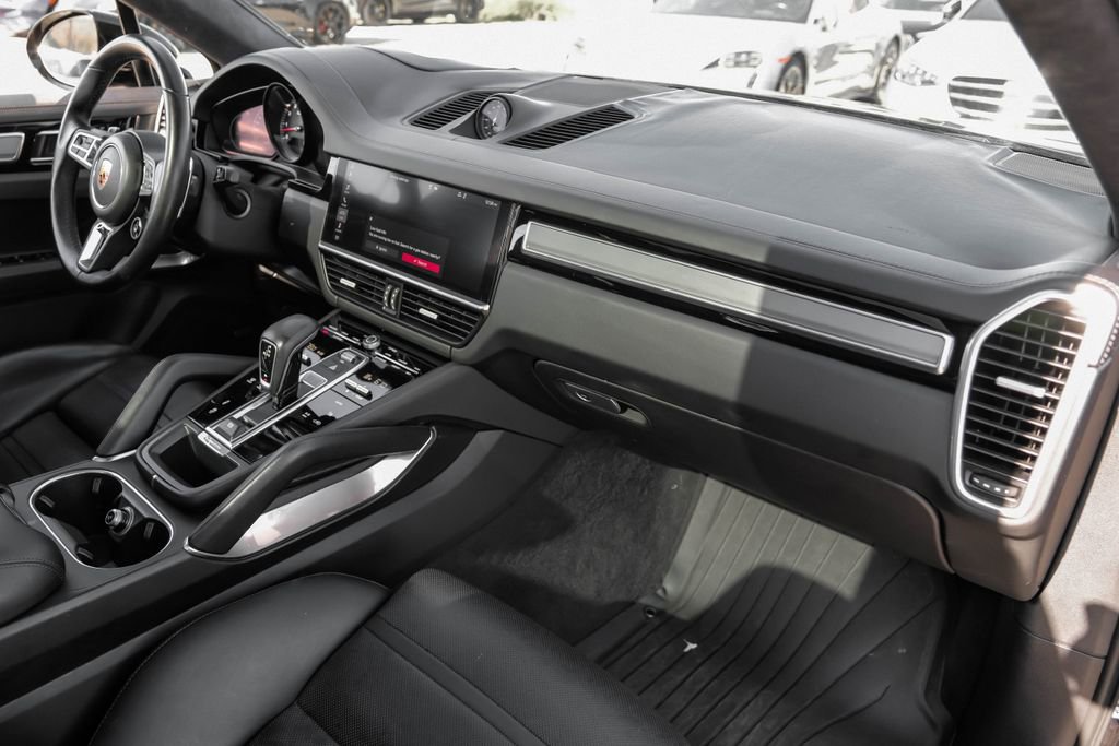 Used 2020 Porsche Cayenne Turbo image 10